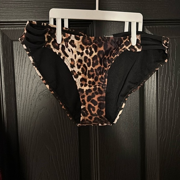 Leopard Bikini Bottoms - Picture 2 of 7